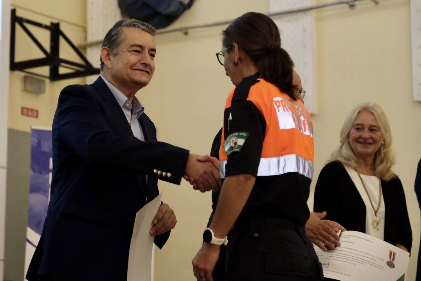 Fotos: Entrega de las Medallas de Oro al Mérito de Protección Civil a las agrupaciones del voluntariado de Cádiz