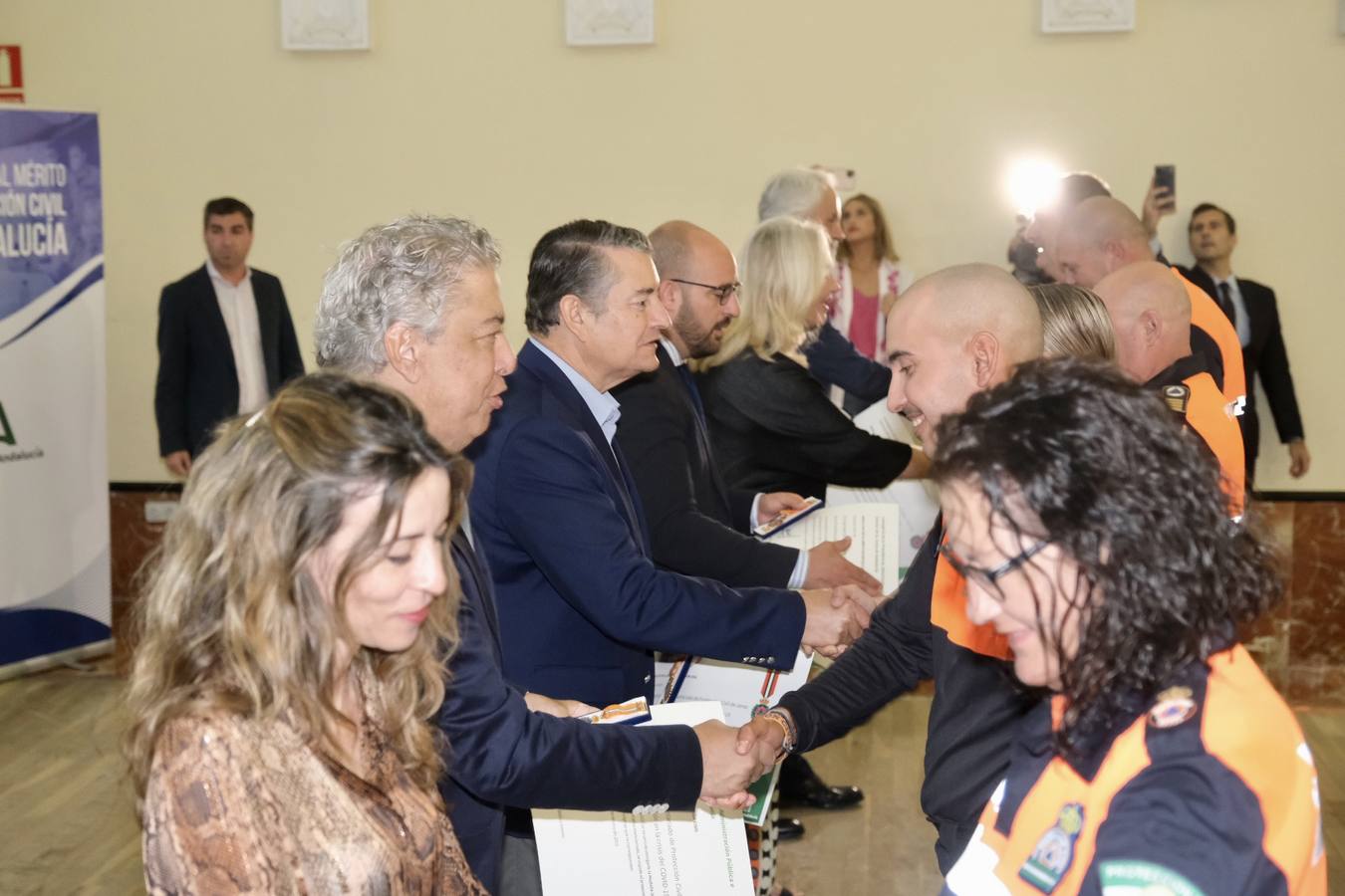 Fotos: Entrega de las Medallas de Oro al Mérito de Protección Civil a las agrupaciones del voluntariado de Cádiz