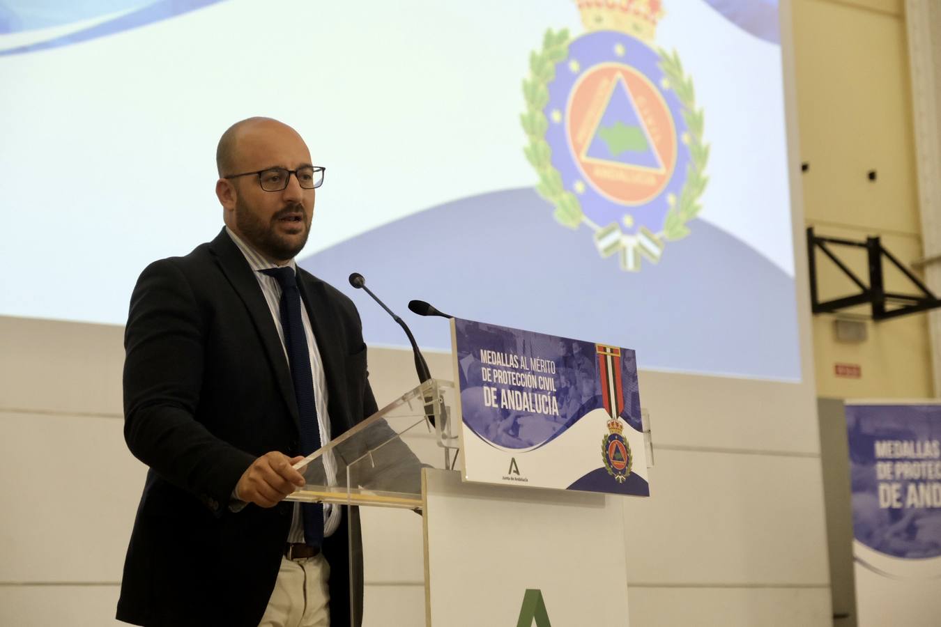 Fotos: Entrega de las Medallas de Oro al Mérito de Protección Civil a las agrupaciones del voluntariado de Cádiz