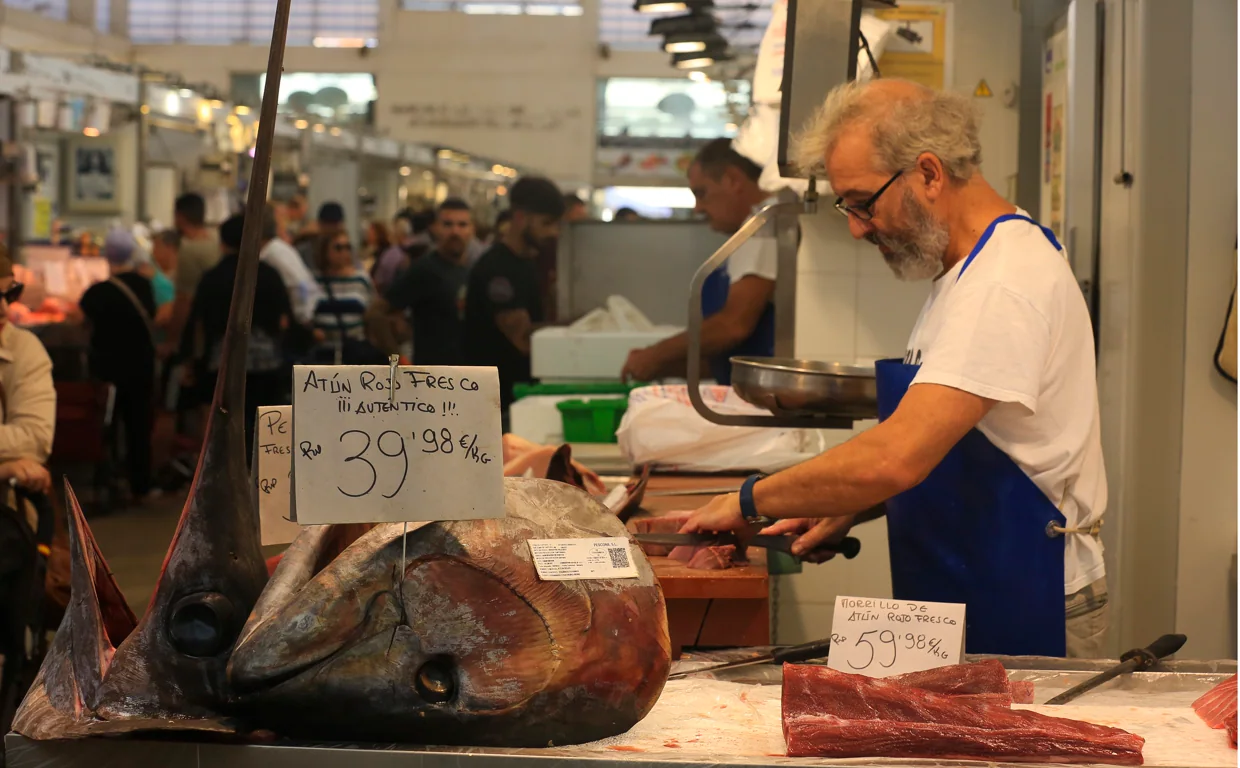 Pescadería del mercado de abastos de Cádiz