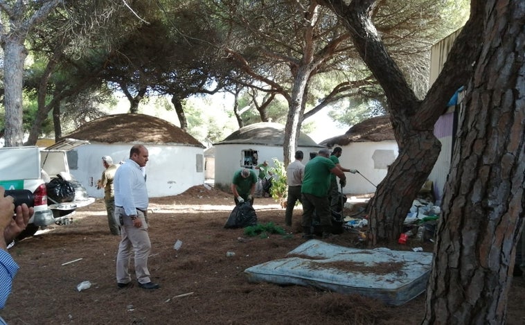 Arrancan los trabajos de limpieza en la zona de La Forestal en Rota