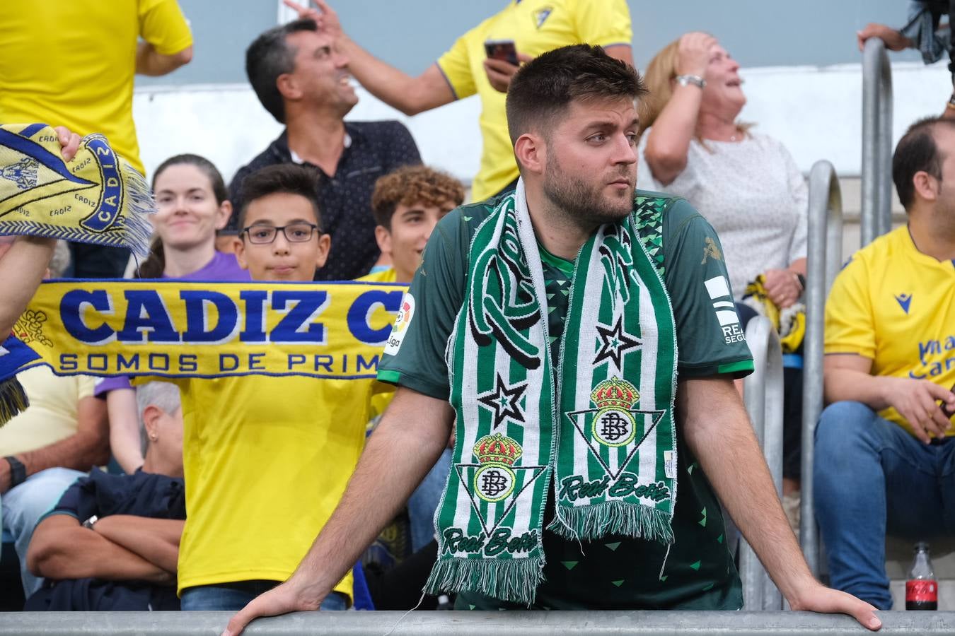 ¿Has estado en el Estadio viendo el Cádiz CF-Real Betis? Búscate en estas imágenes