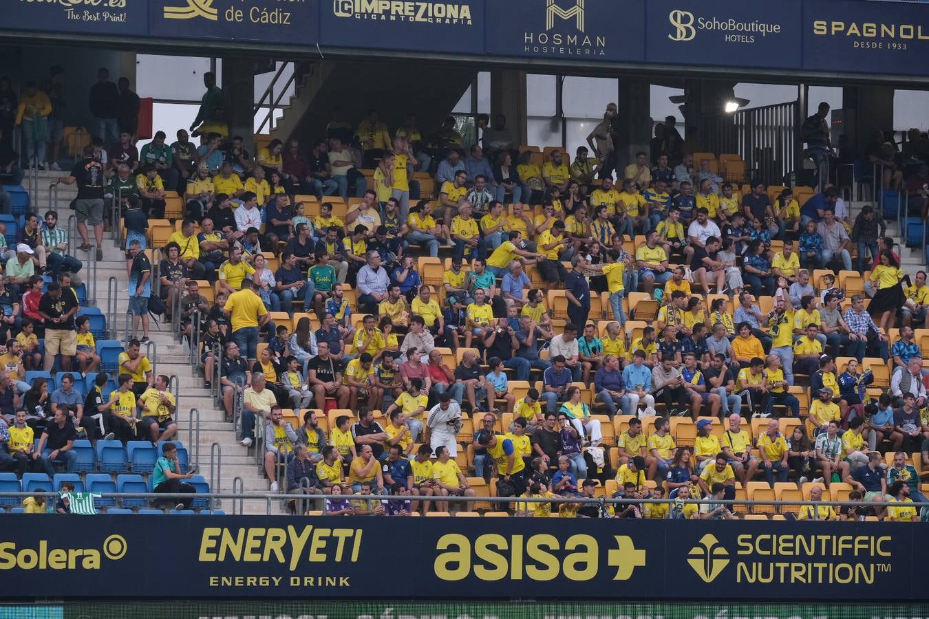 ¿Has estado en el Estadio viendo el Cádiz CF-Real Betis? Búscate en estas imágenes