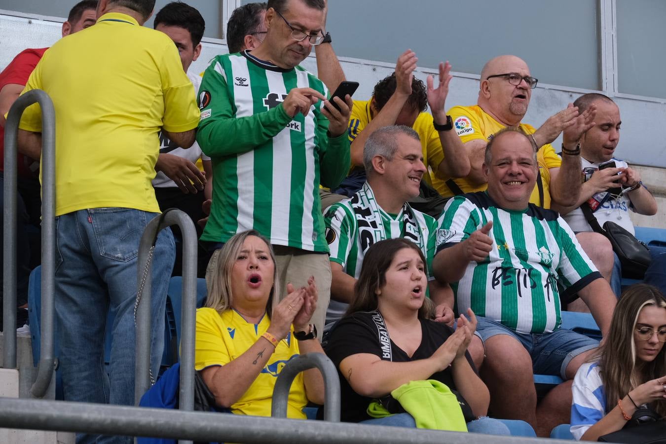 ¿Has estado en el Estadio viendo el Cádiz CF-Real Betis? Búscate en estas imágenes