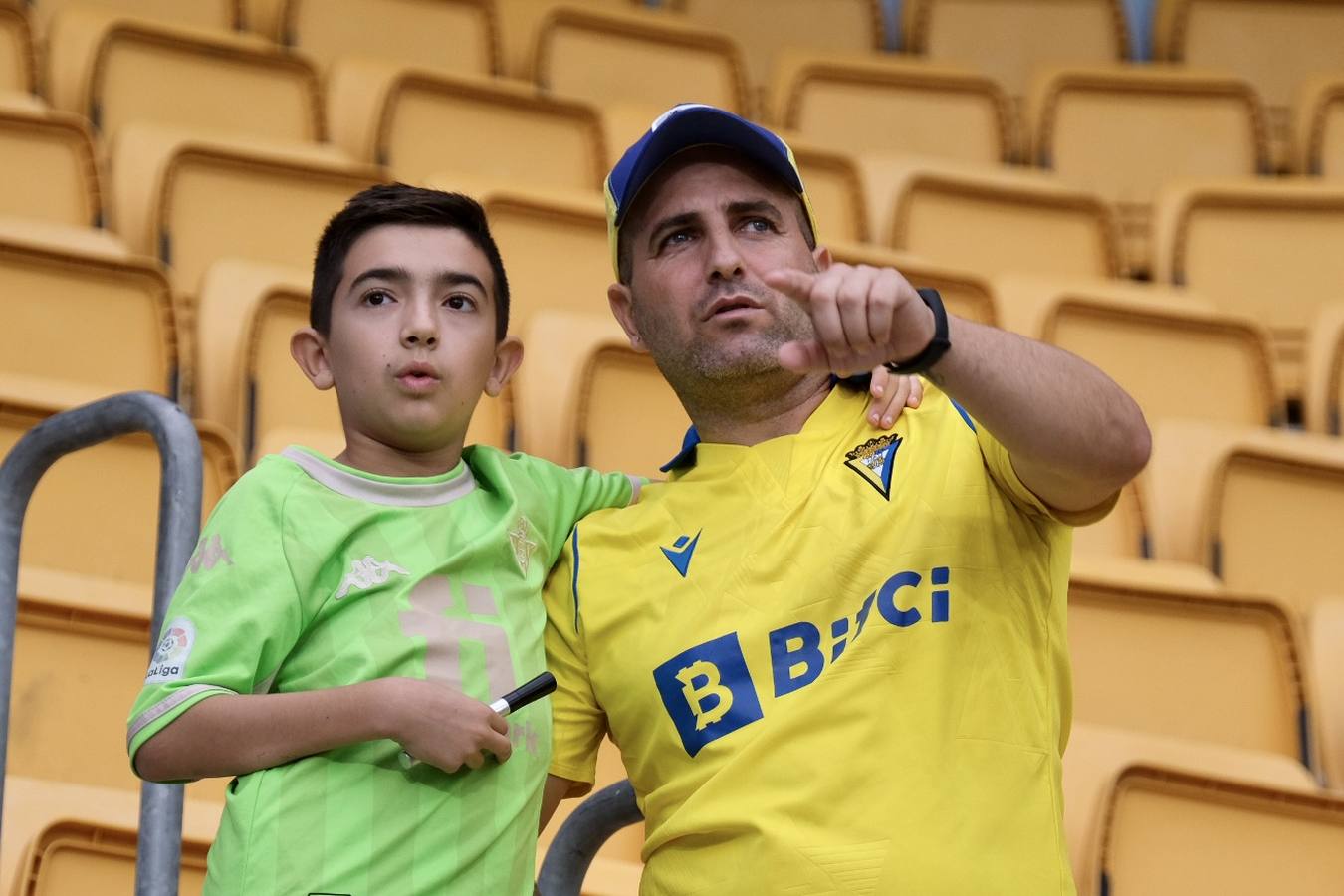 ¿Has estado en el Estadio viendo el Cádiz CF-Real Betis? Búscate en estas imágenes