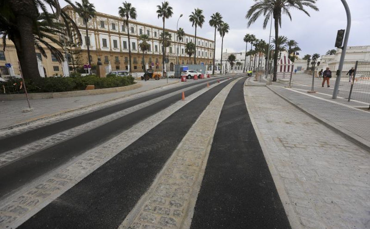 Imagen del tramo abierto al tráfico este viernes con las nuevas bandas de rodadura.