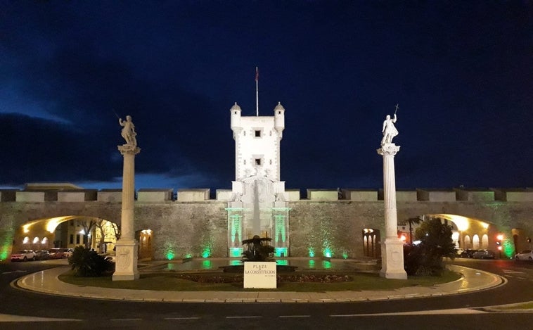 Cádiz reduce el horario de parte de su alumbrado ornamental