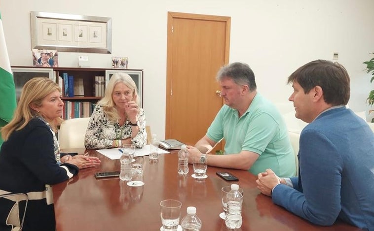 Reunión de Mercedes Colombo con representantes del colegio San Felipe