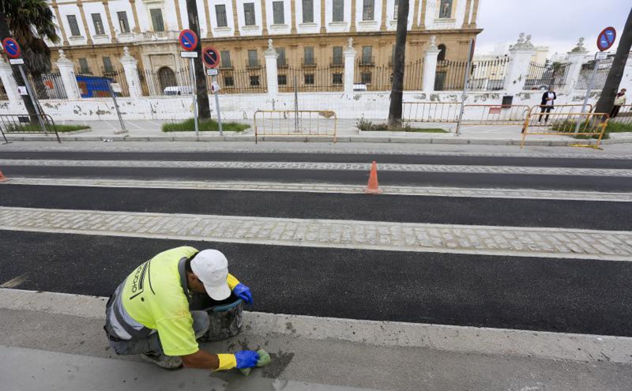 Trabajos en el último tramo terminado, ante Valcárcel y La Caleta.