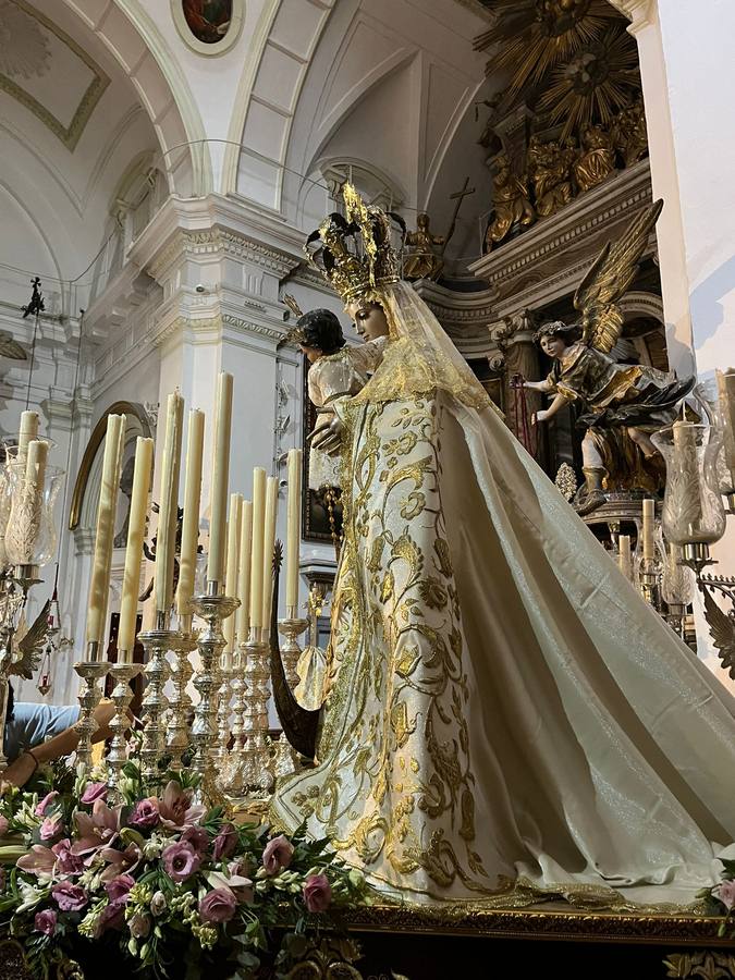 Fotos: La Virgen del Rosario de la parroquia, por las calles