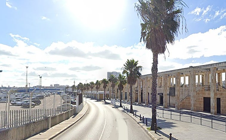 Ingresa en prisión el detenido tras amenazar con un cuchillo a una madre y su hijo en la punta San Felipe de Cádiz