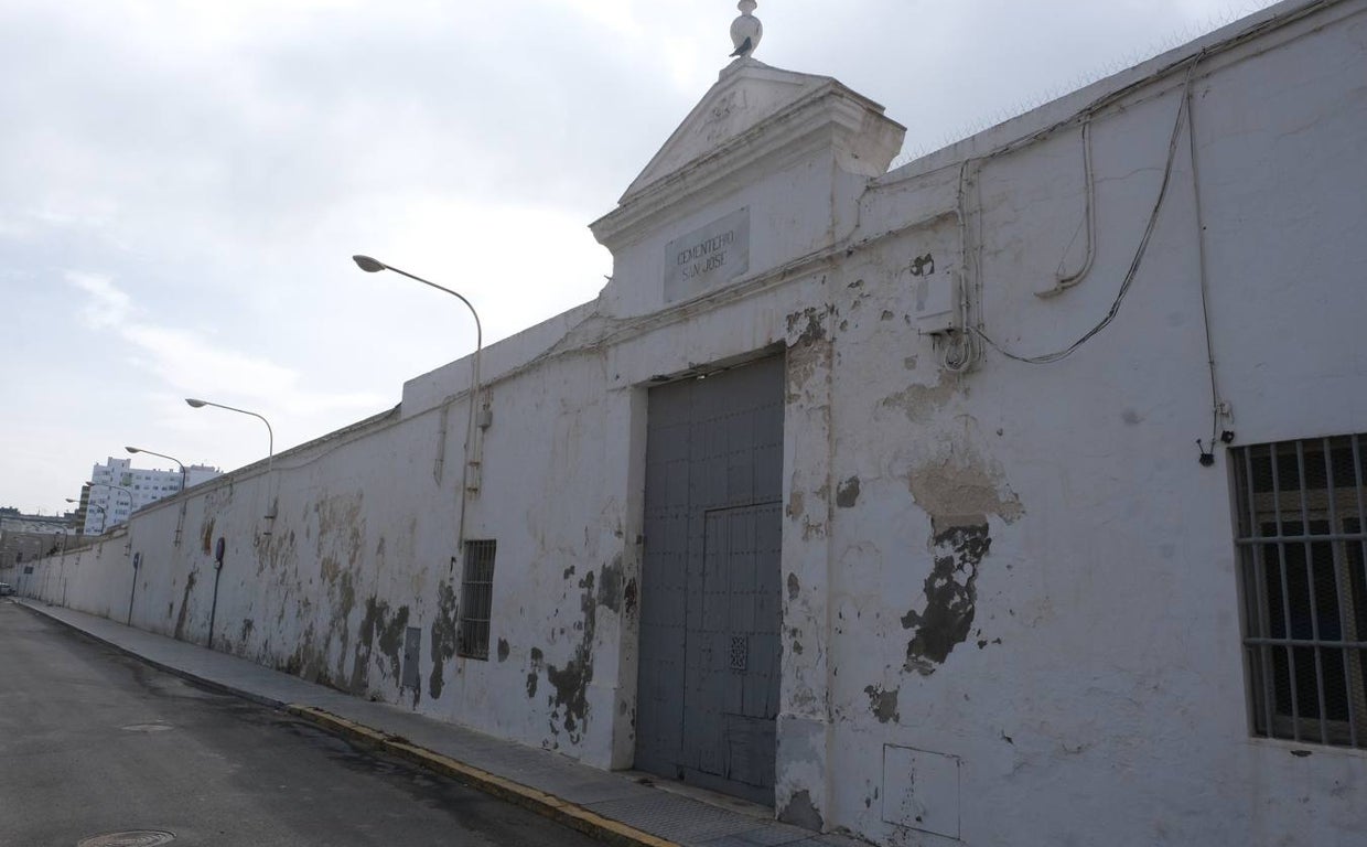 El cementerio de San José, una de las grandes asignaturas pendientes en este barrio.