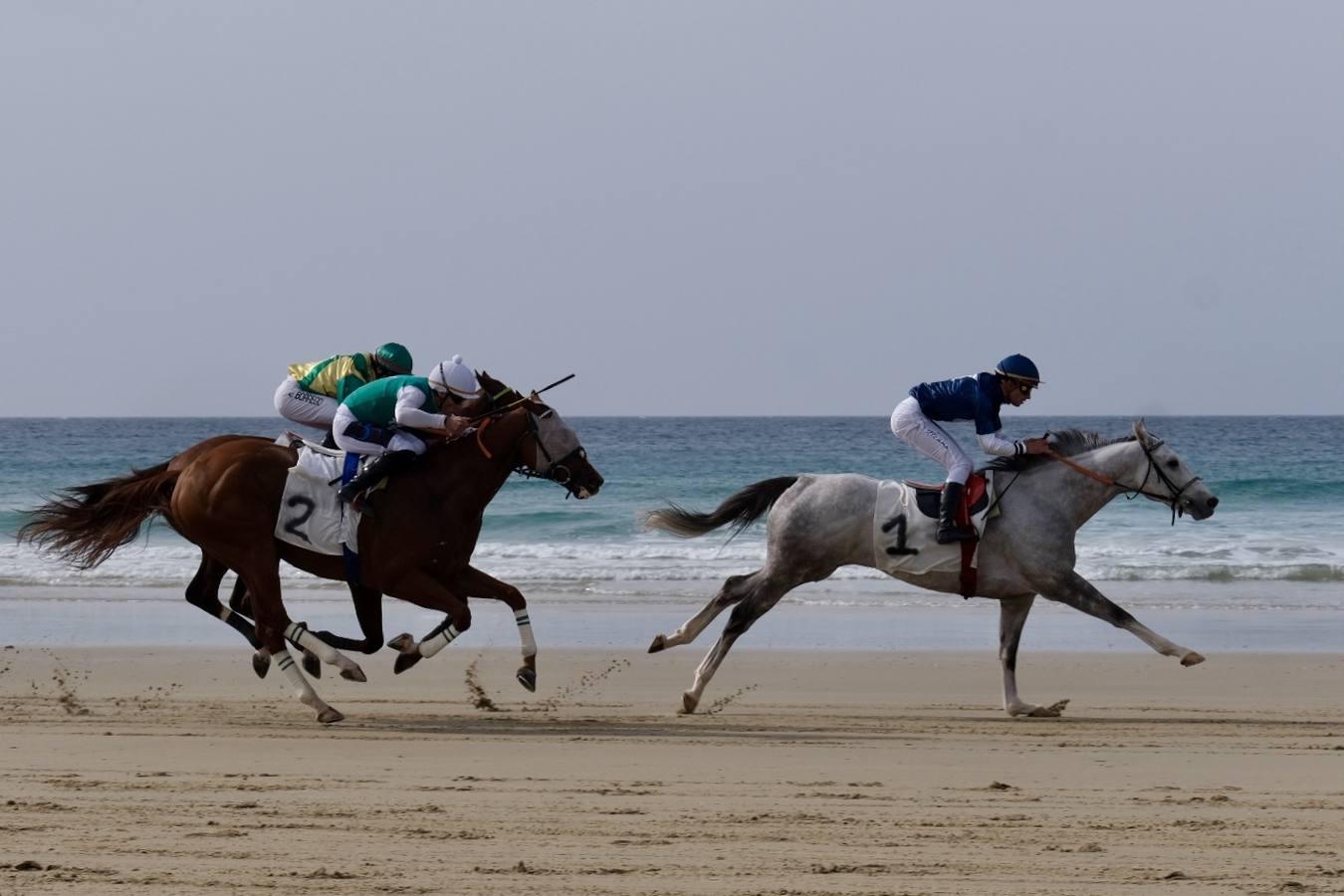 FOTOS: Carreras de caballos en la playa de Zahara de los Atunes