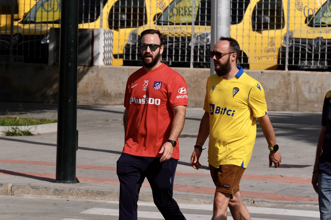 Búscate en el Cádiz - Atlético: el gran ambiente en Carranza, en imágenes