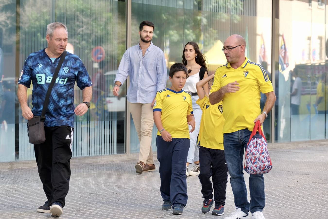 Búscate en el Cádiz - Atlético: el gran ambiente en Carranza, en imágenes