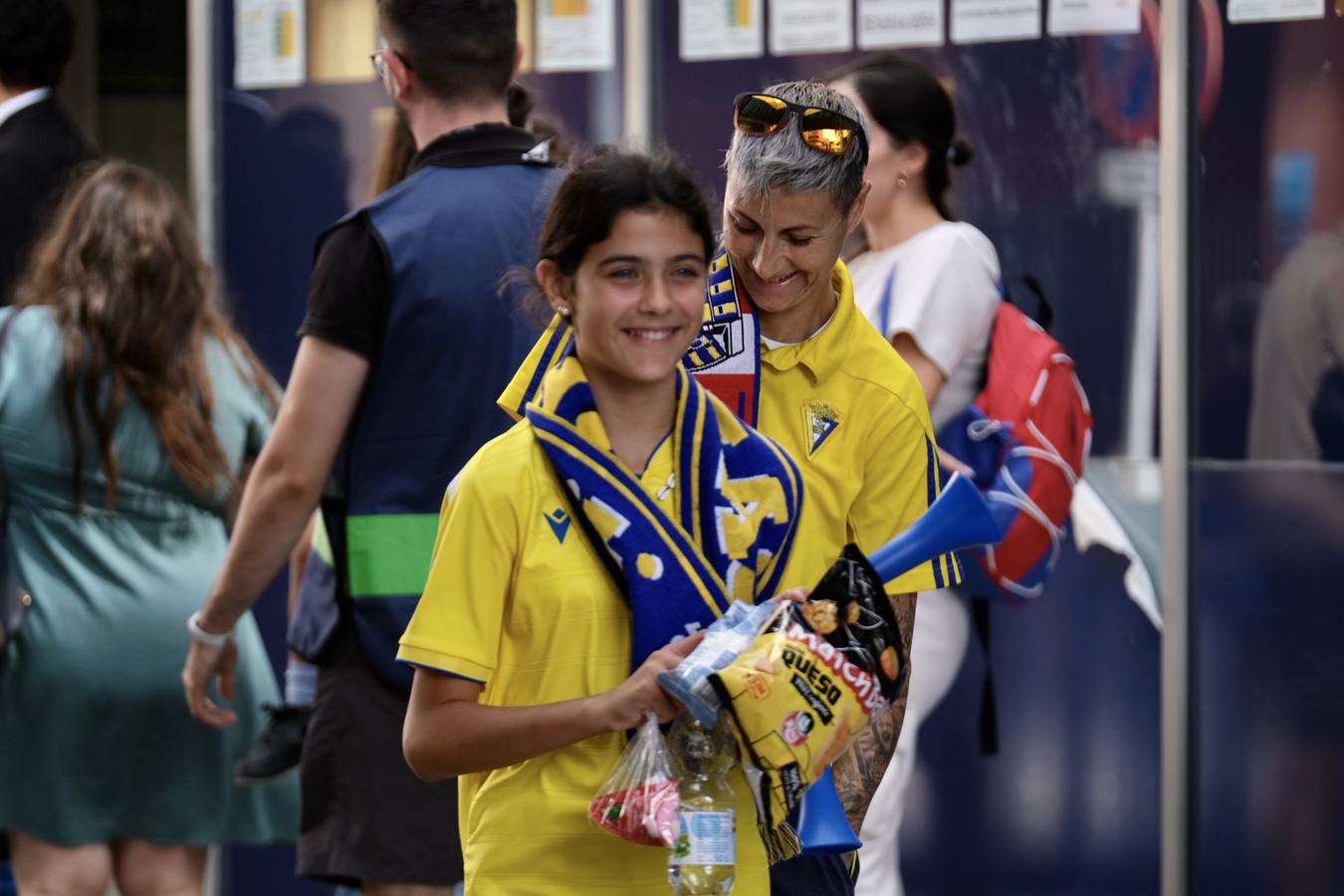 Búscate en el Cádiz - Atlético: el gran ambiente en Carranza, en imágenes