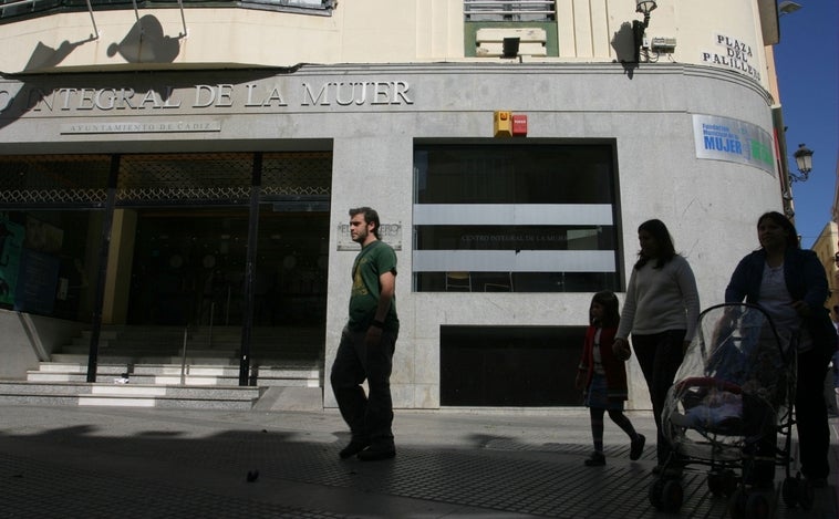 Asociaciones de mujeres piden a Kichi que explique el «estado de dejadez» de la Fundación de la Mujer