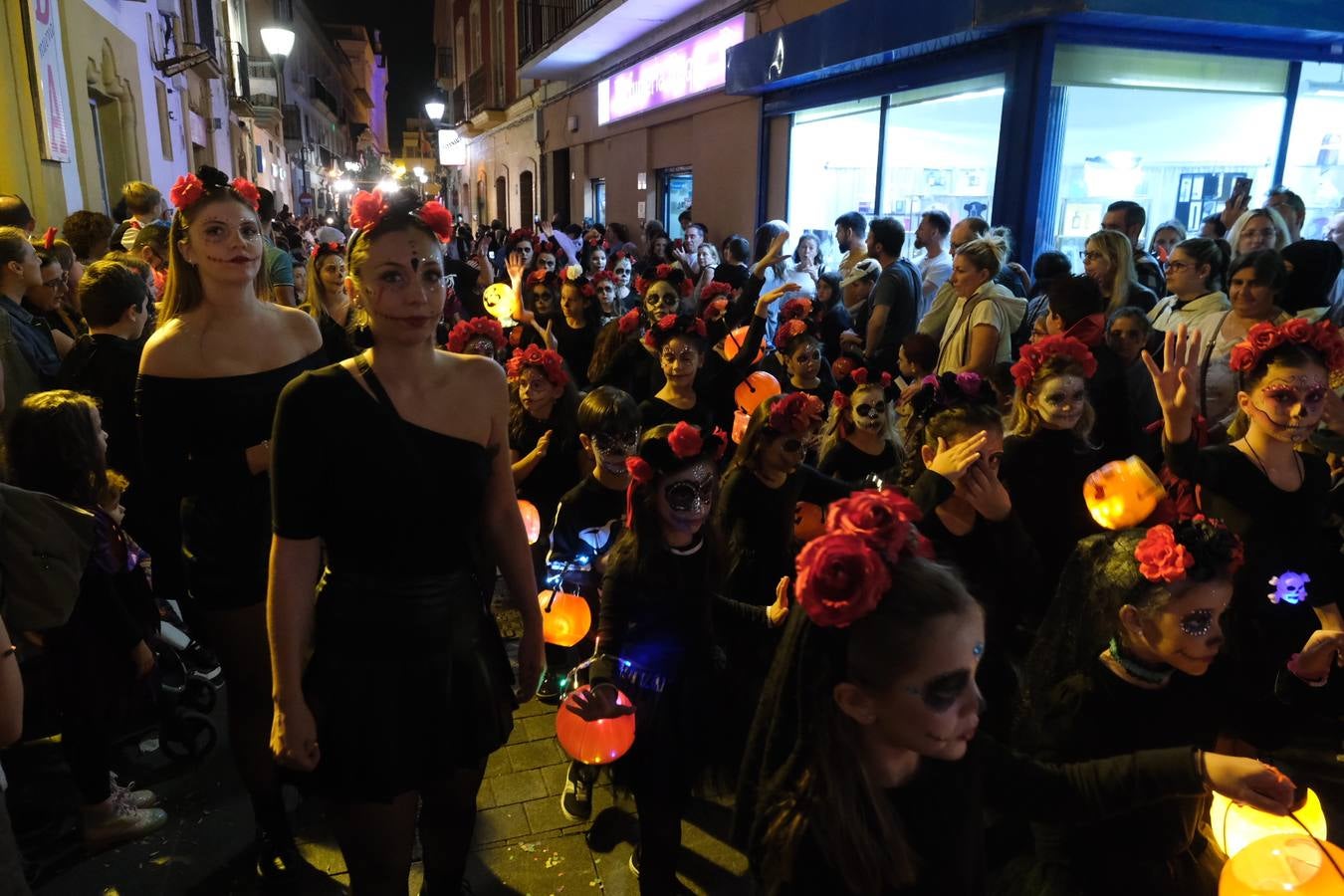 Fotos: La Cabalgata de Cruella de Vil recorre el centro de El Puerto