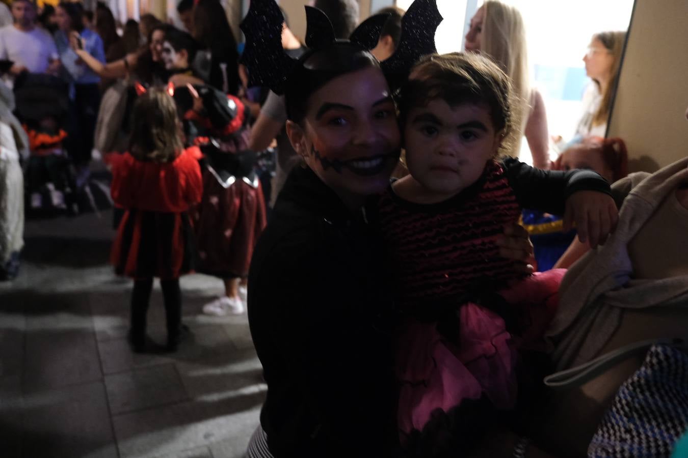 Fotos: La Cabalgata de Cruella de Vil recorre el centro de El Puerto