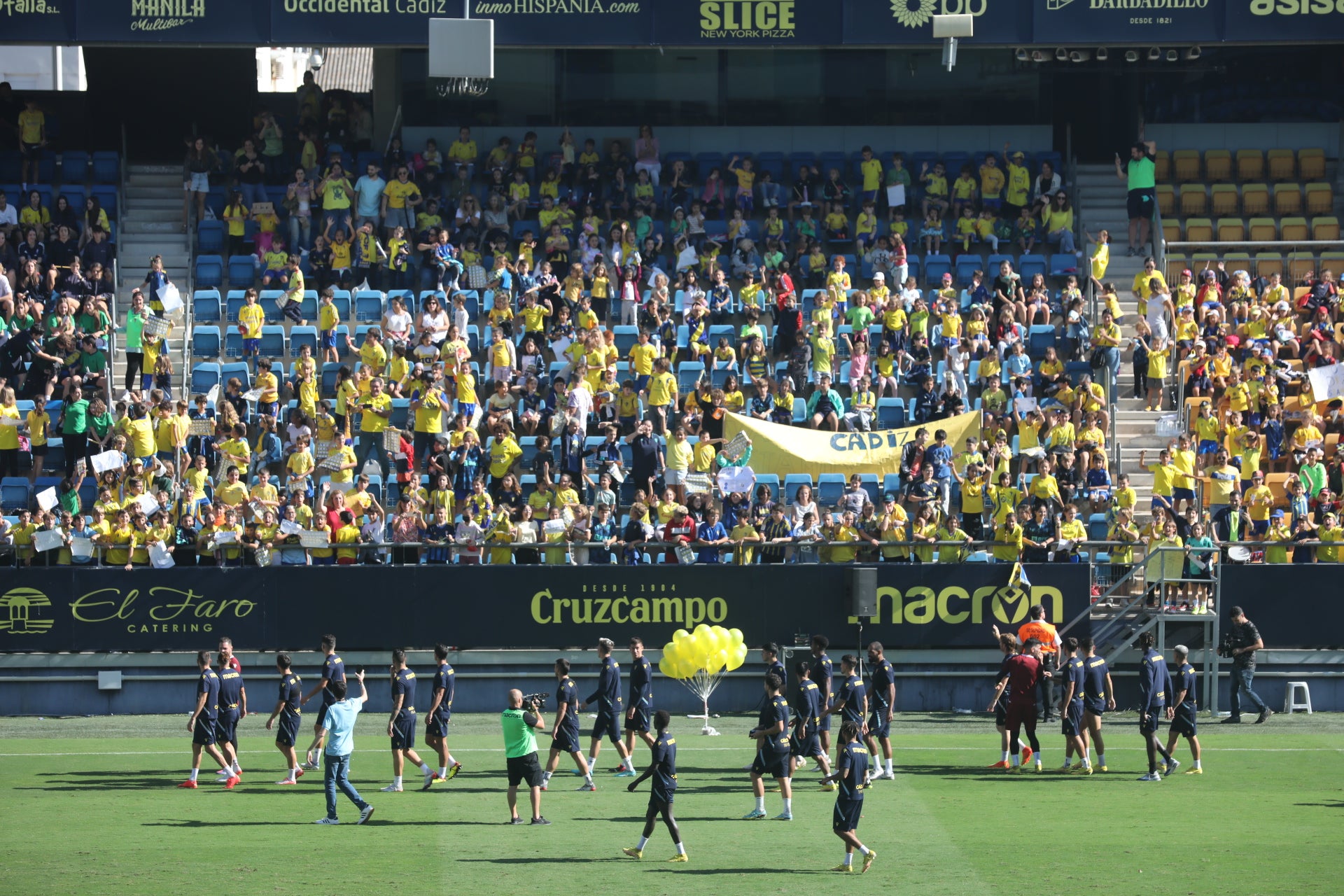 Fotos: la ilusión de los niños llena el Estadio del Cádiz CF