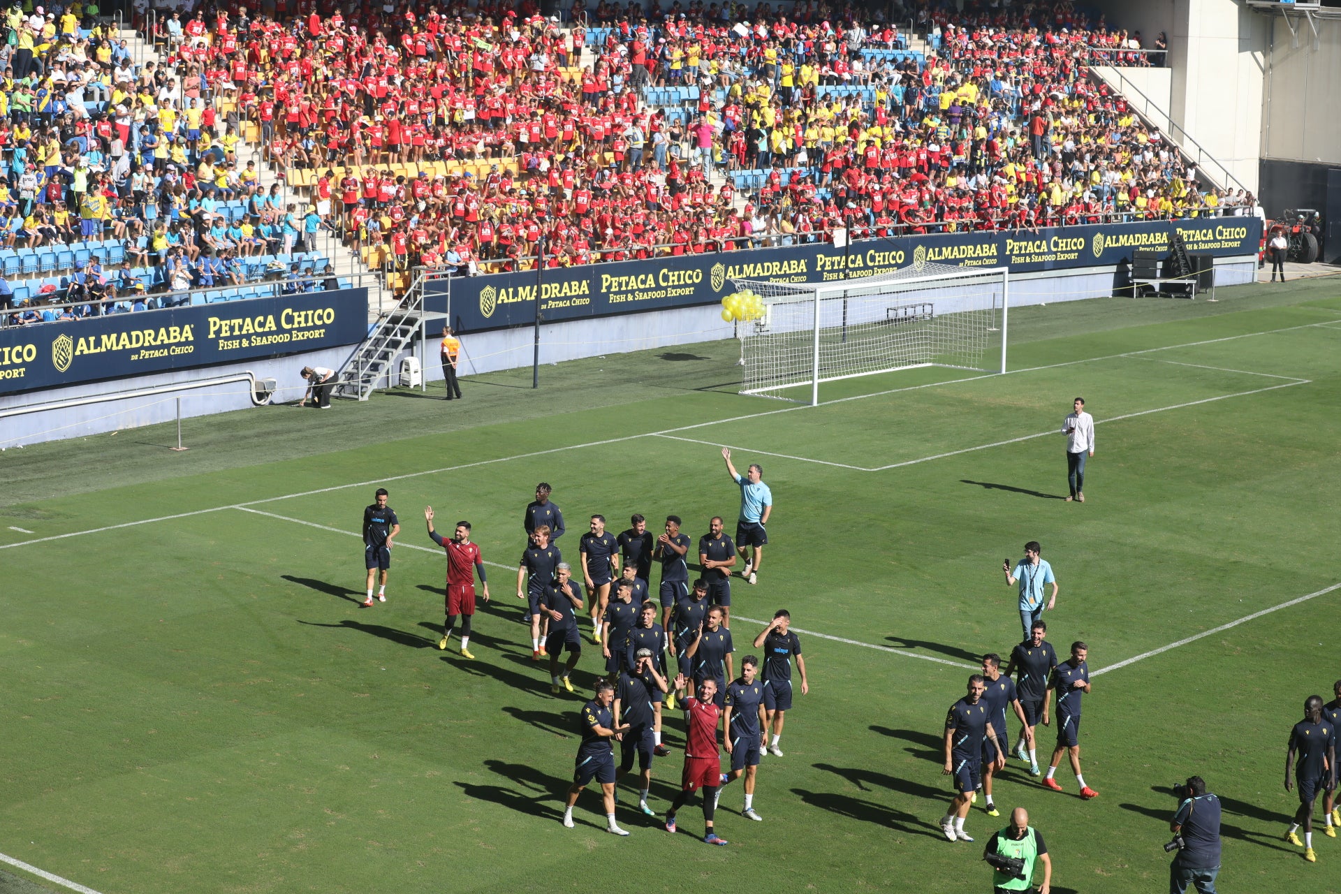 Fotos: la ilusión de los niños llena el Estadio del Cádiz CF