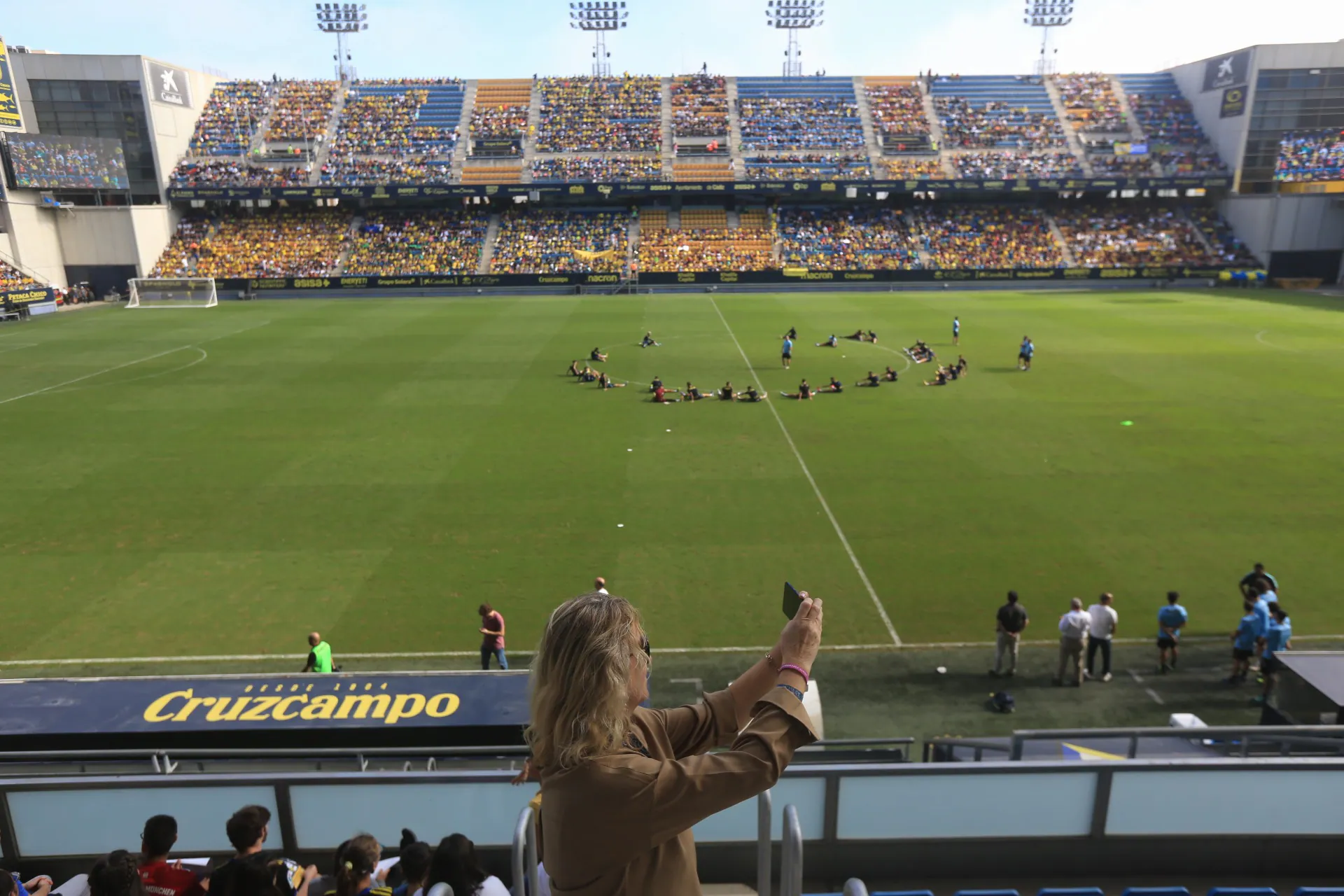 Fotos: la ilusión de los niños llena el Estadio del Cádiz CF