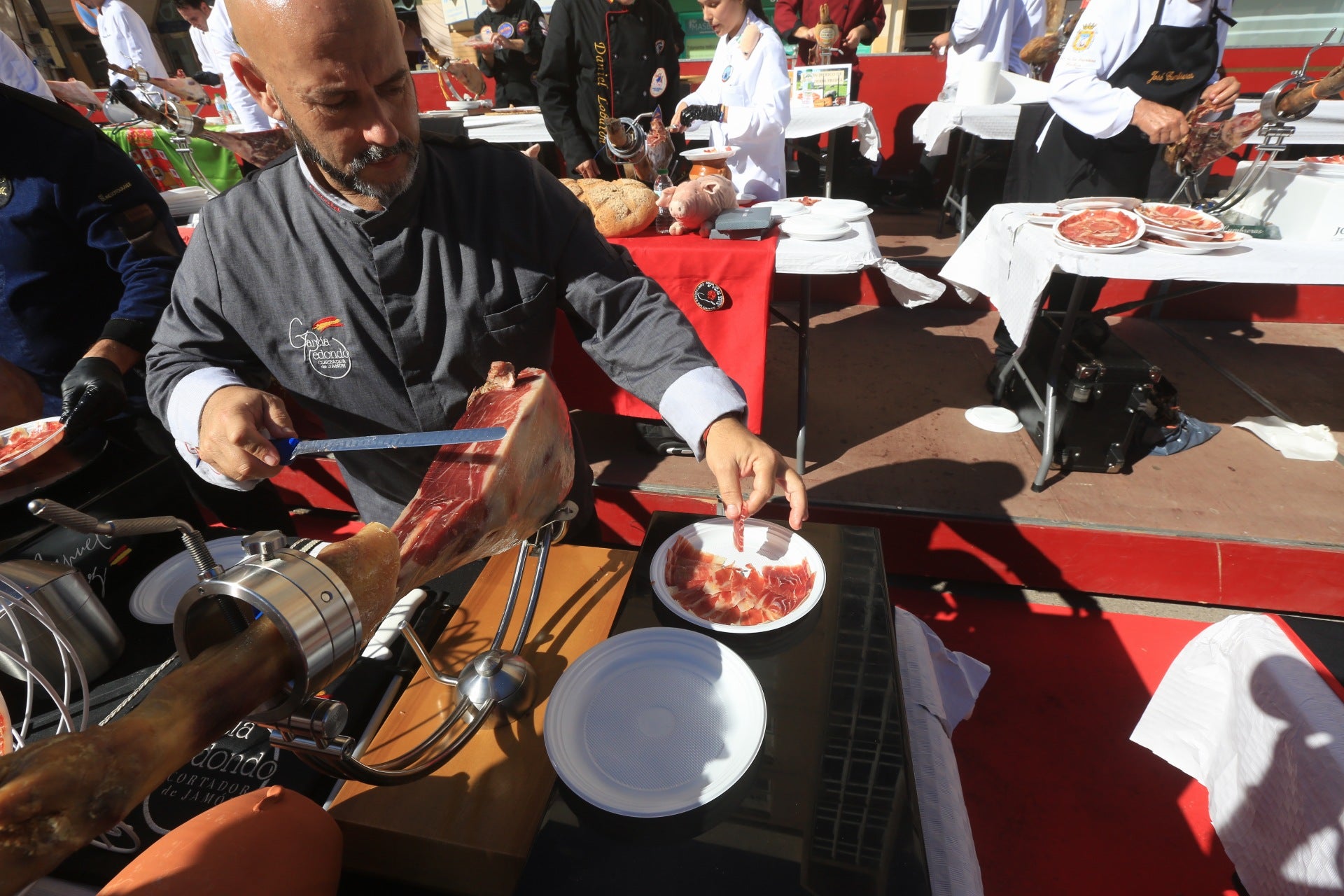 Fotos: Las espectaculares imágenes que dejan los cortadores de jamón en San Fernando