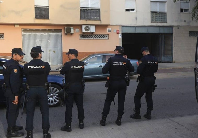 Las imágenes del importante operativo policial en Rota y Chipiona