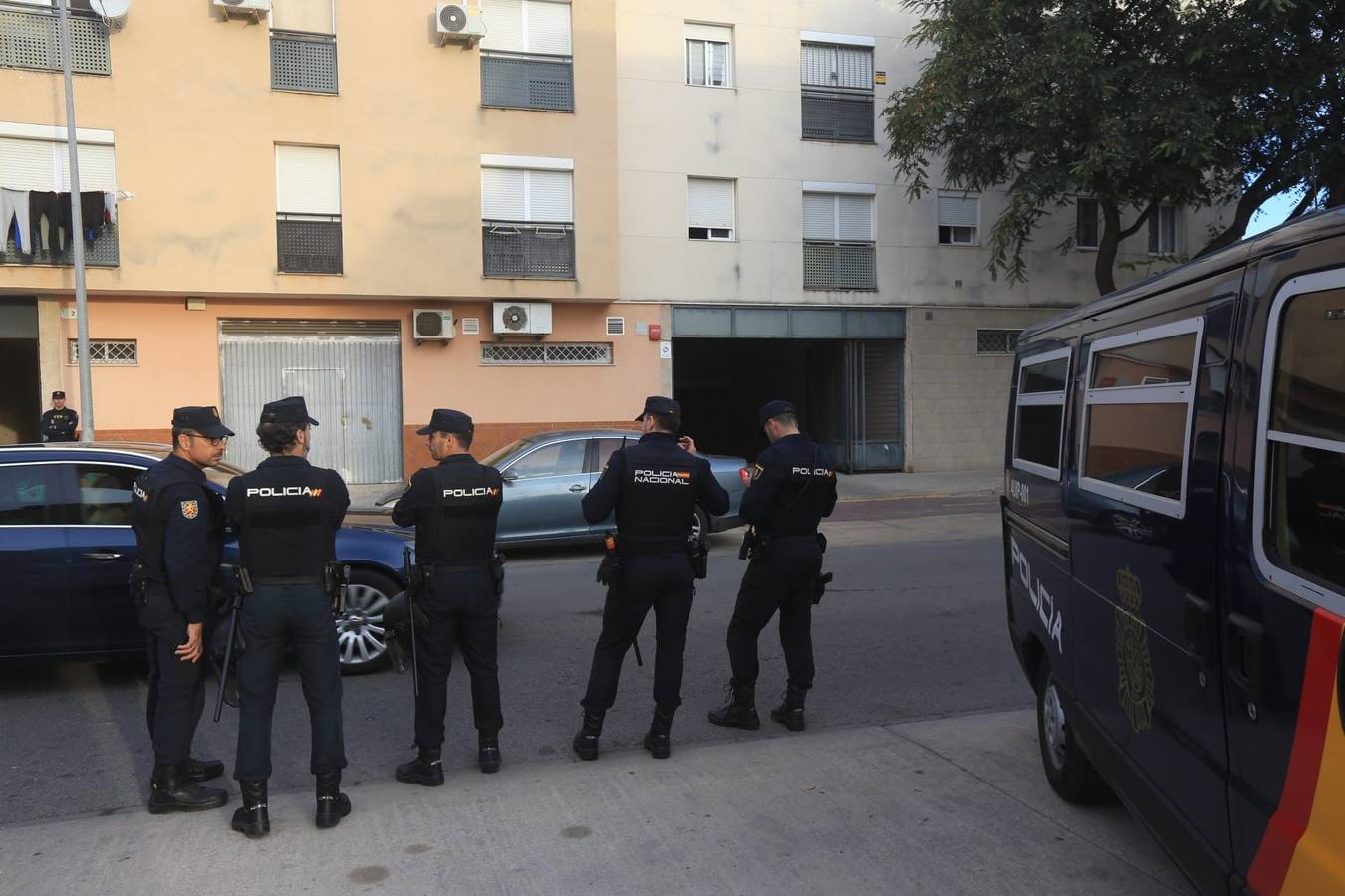 Las imágenes del importante operativo policial en Rota y Chipiona