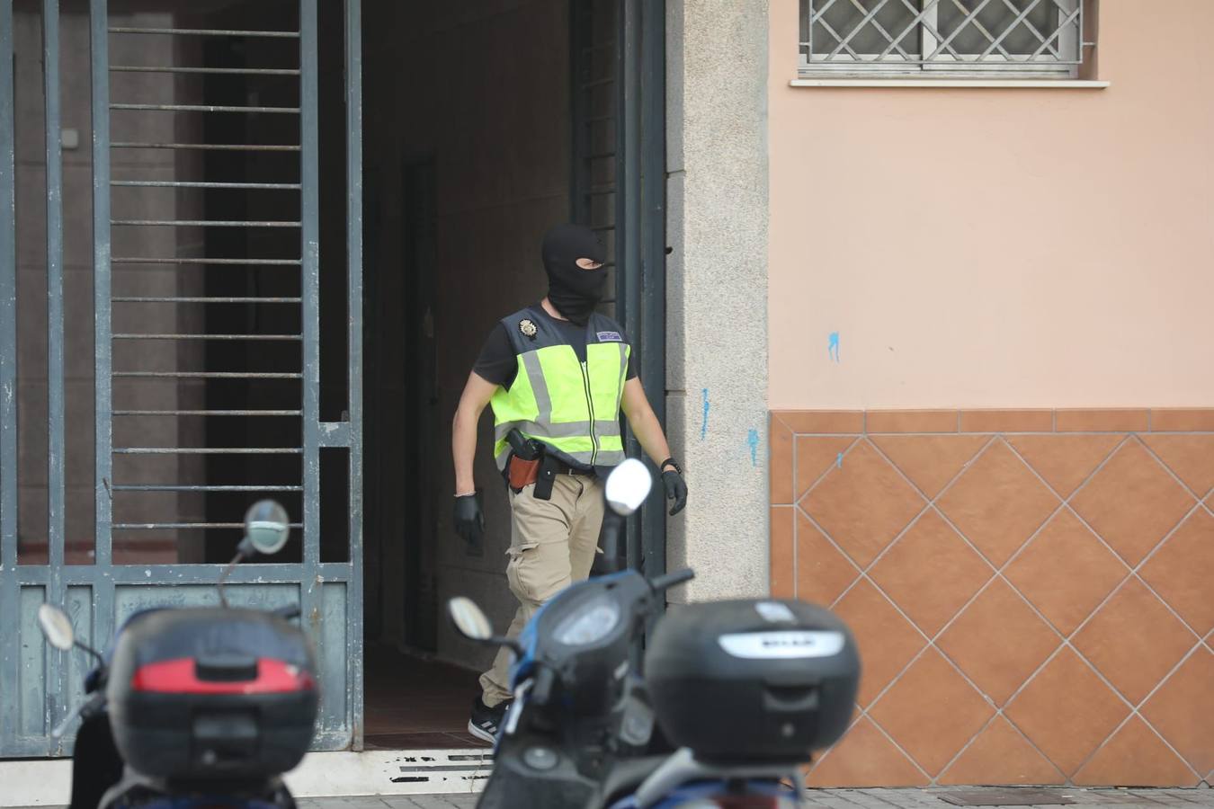 Las imágenes del importante operativo policial en Rota y Chipiona