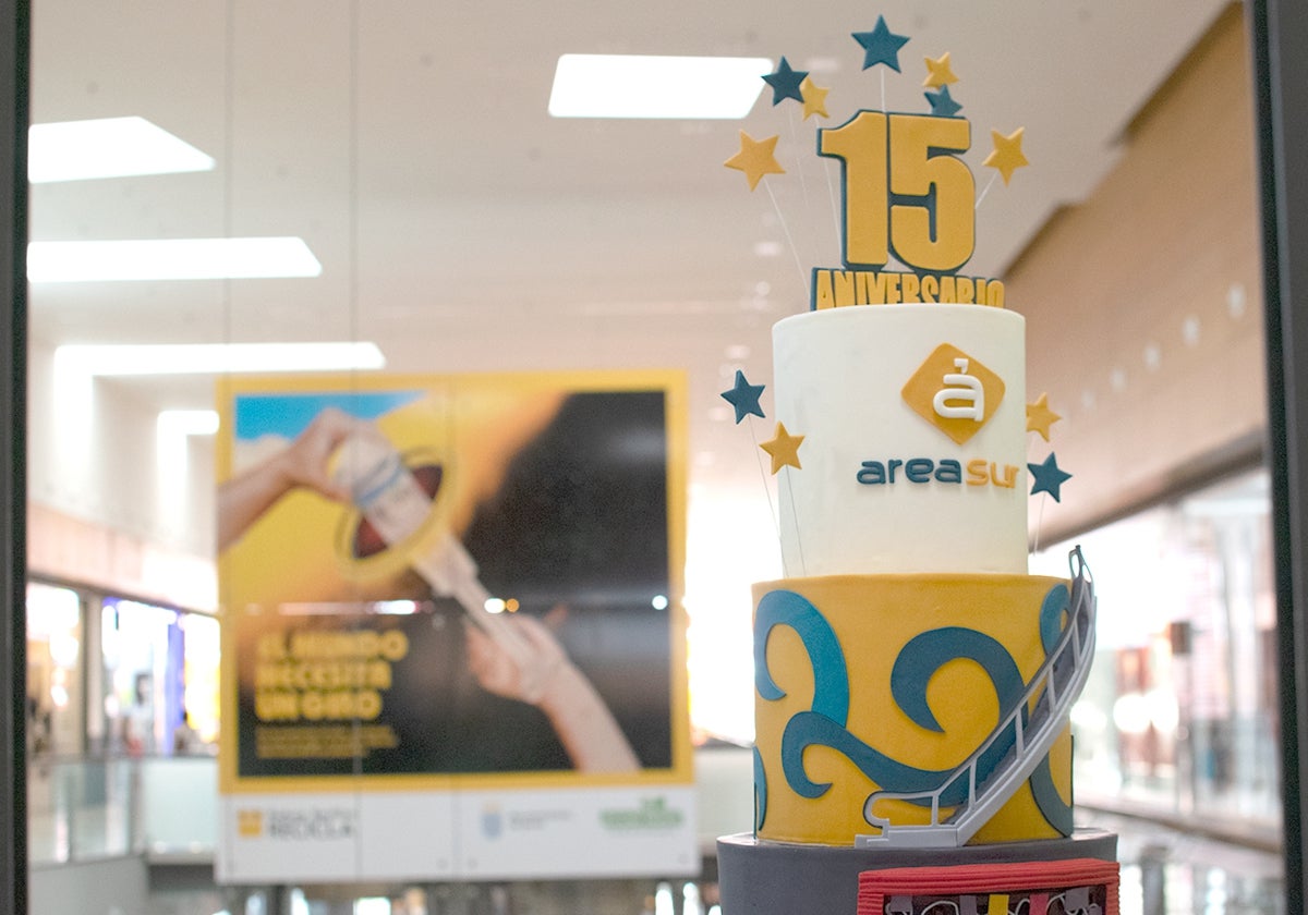 El centro comercial Área Sur celebra su 15º aniversario.