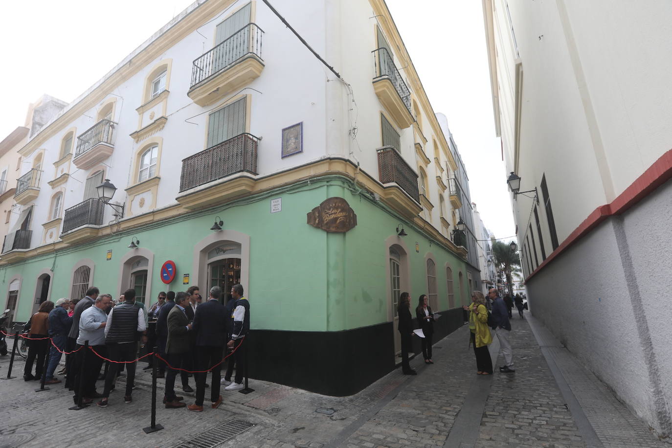 Fotos: El bar Las Banderas renace en Cádiz