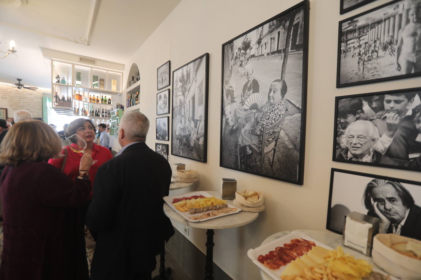 Fotos: El bar Las Banderas renace en Cádiz