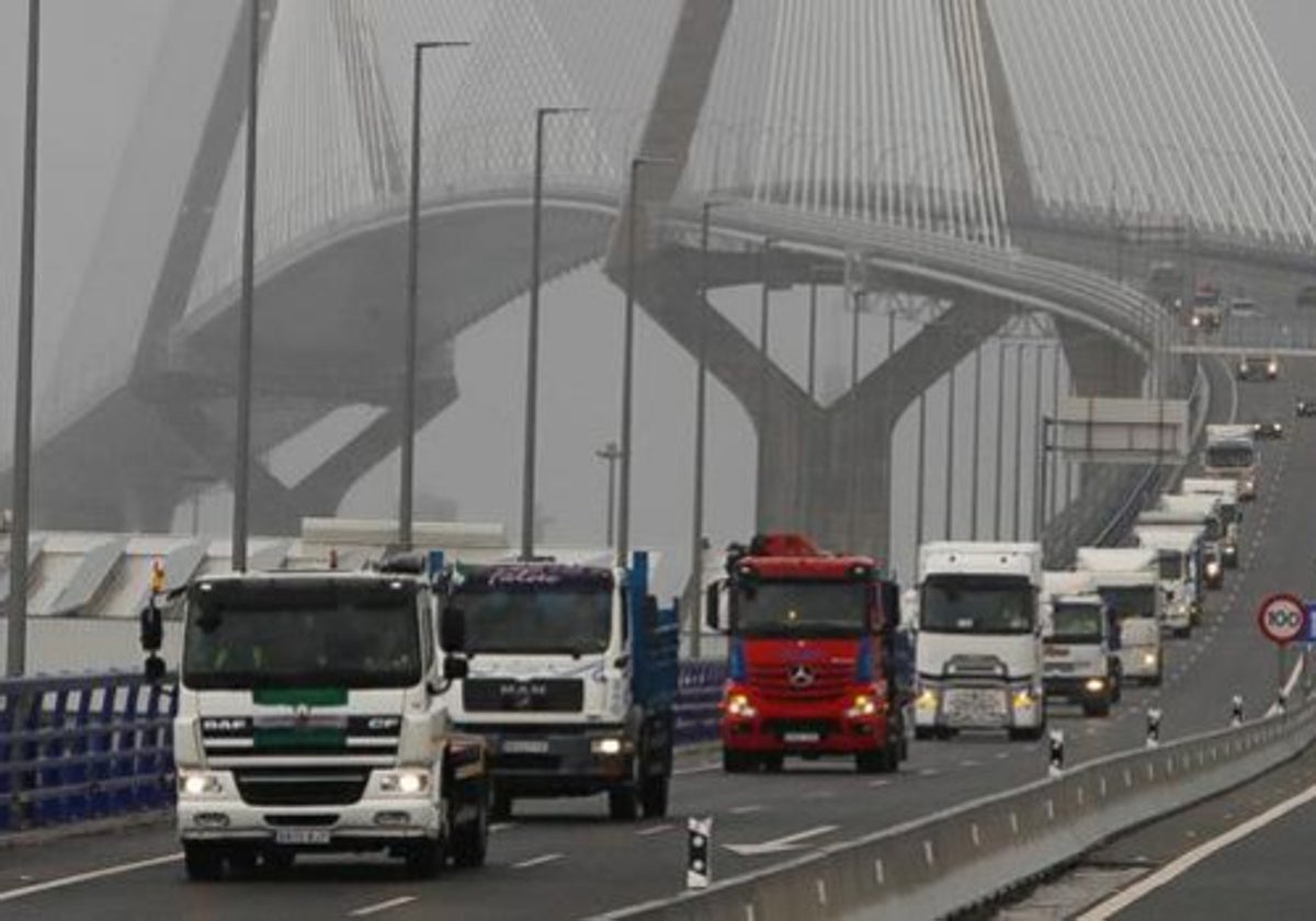 Caravana de camioneros en Cádiz durante la protesta del pasado marzo