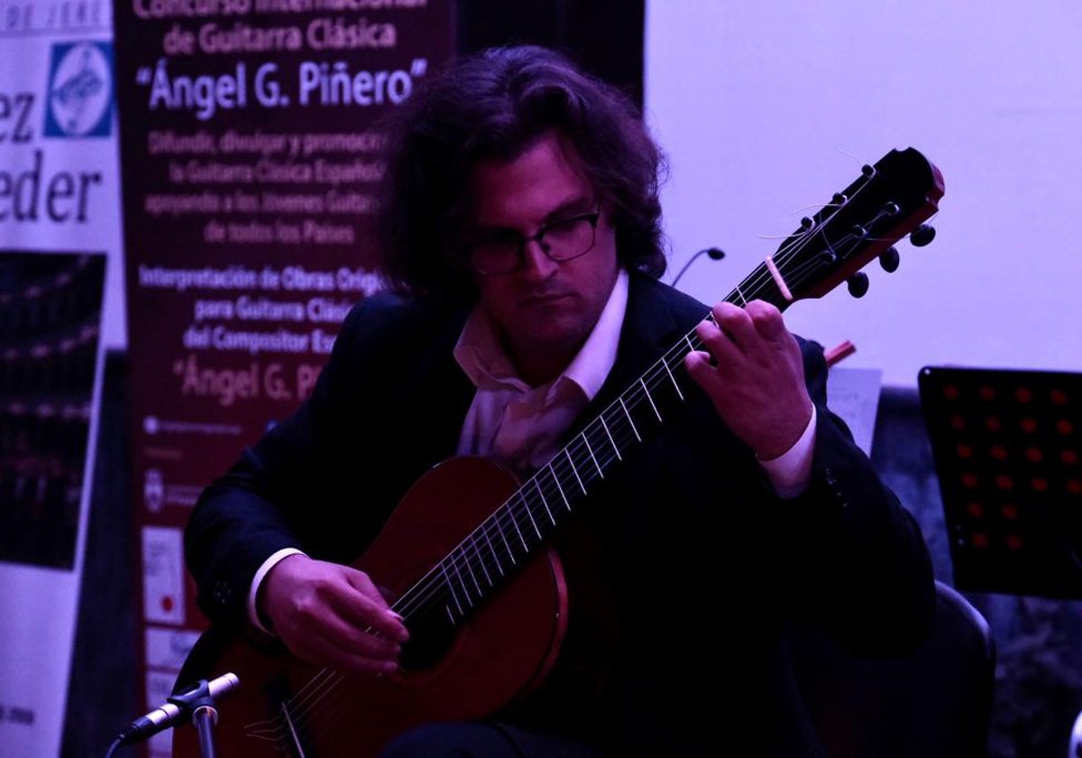 El guitarrista italiano Luca Romanelli en el Convento Santo Domingo.