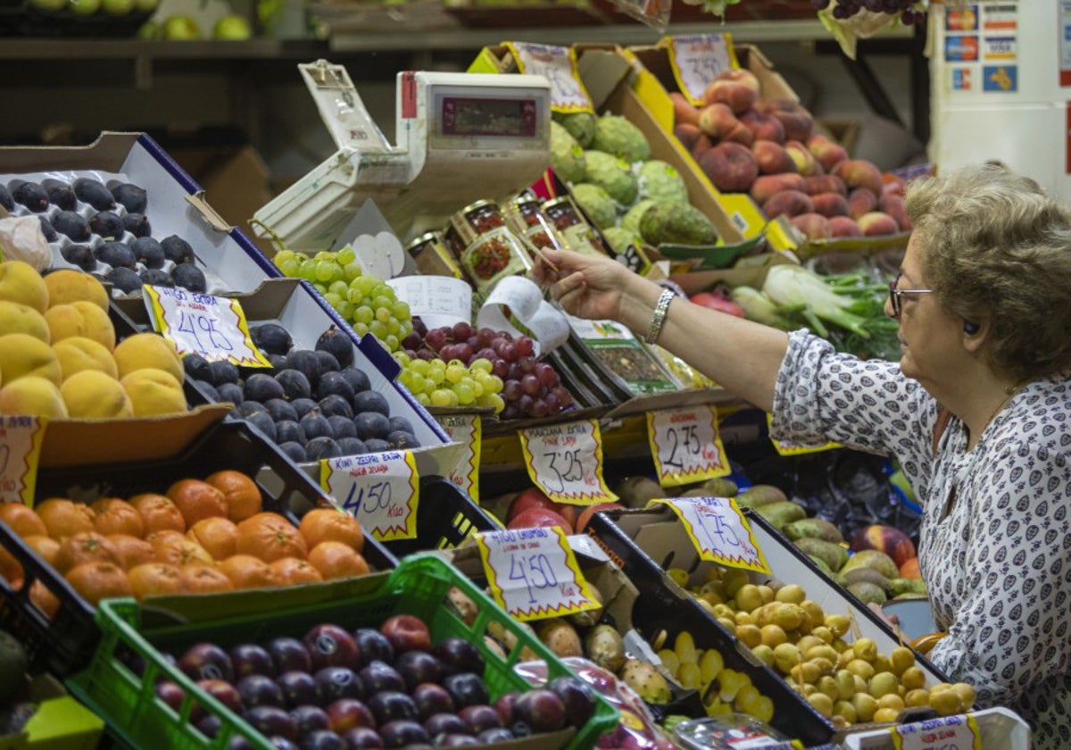 La situación real del coste de la vida se vive de primera mano en los mercados gaditanos