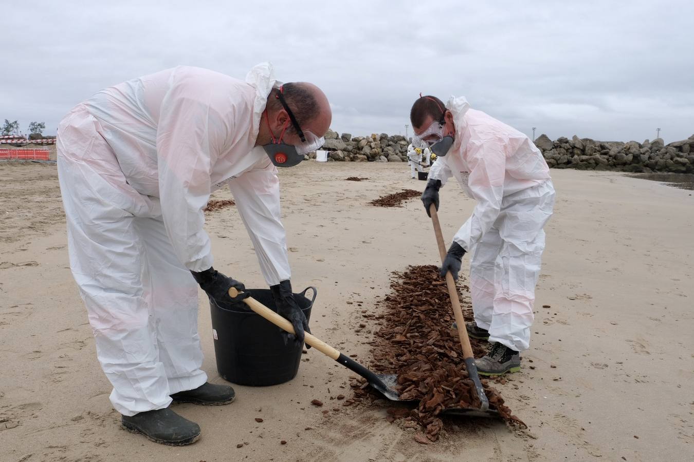El Puerto se prepara para combatir un vertido de 3.000 toneladas de fueloil