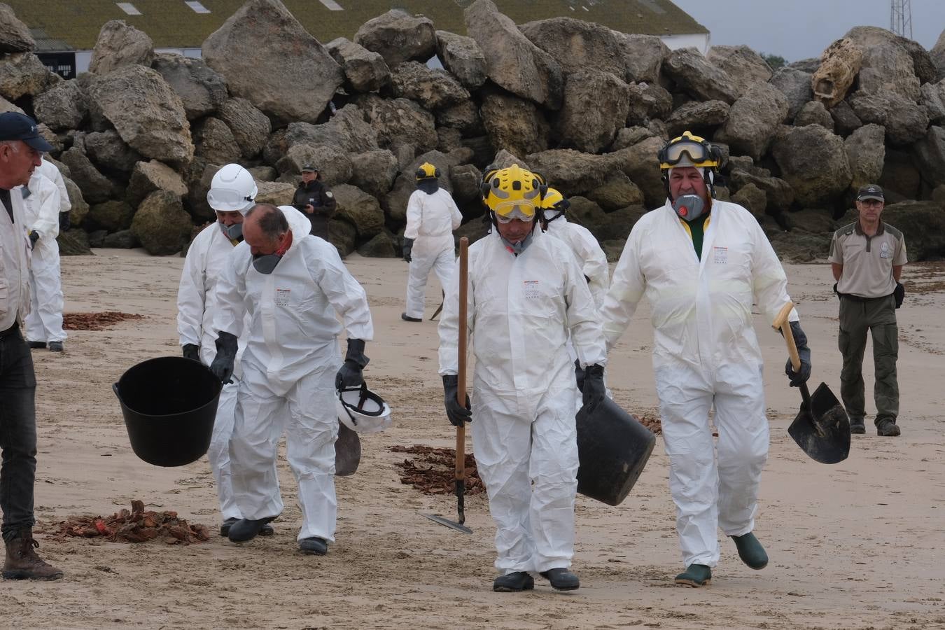 El Puerto se prepara para combatir un vertido de 3.000 toneladas de fueloil