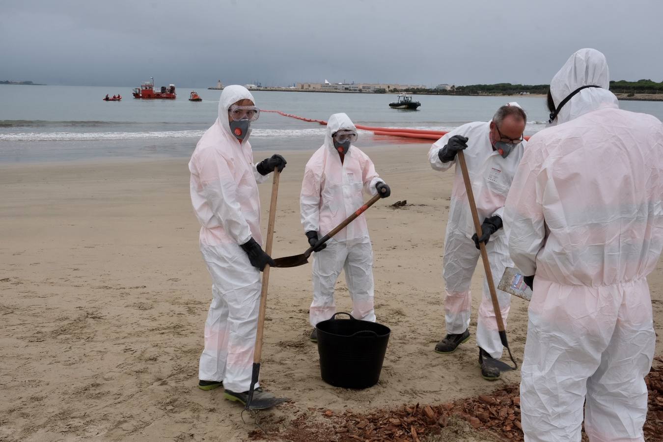 El Puerto se prepara para combatir un vertido de 3.000 toneladas de fueloil