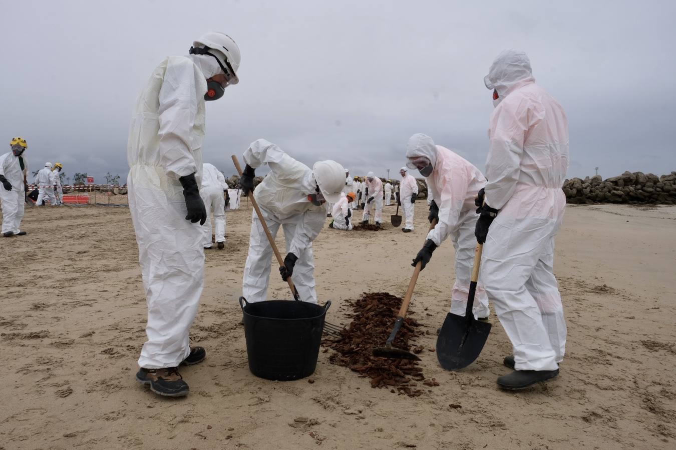 El Puerto se prepara para combatir un vertido de 3.000 toneladas de fueloil