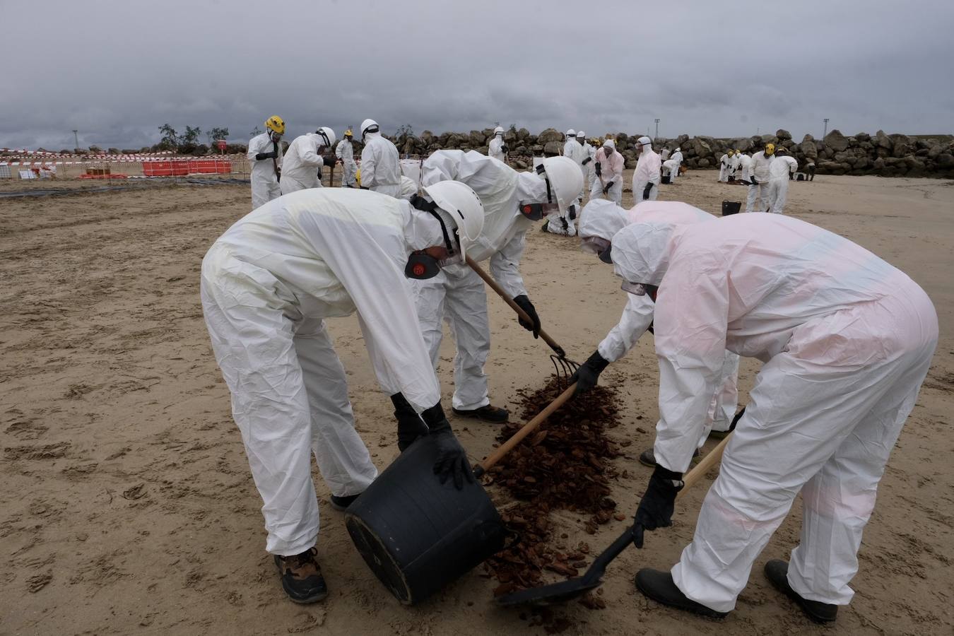 El Puerto se prepara para combatir un vertido de 3.000 toneladas de fueloil