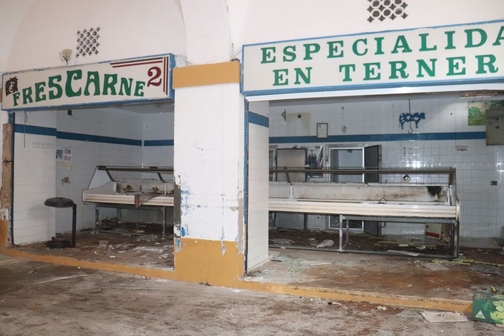 Fotos: el antiguo Mercado de Abastos de Puerto Real ya es historia