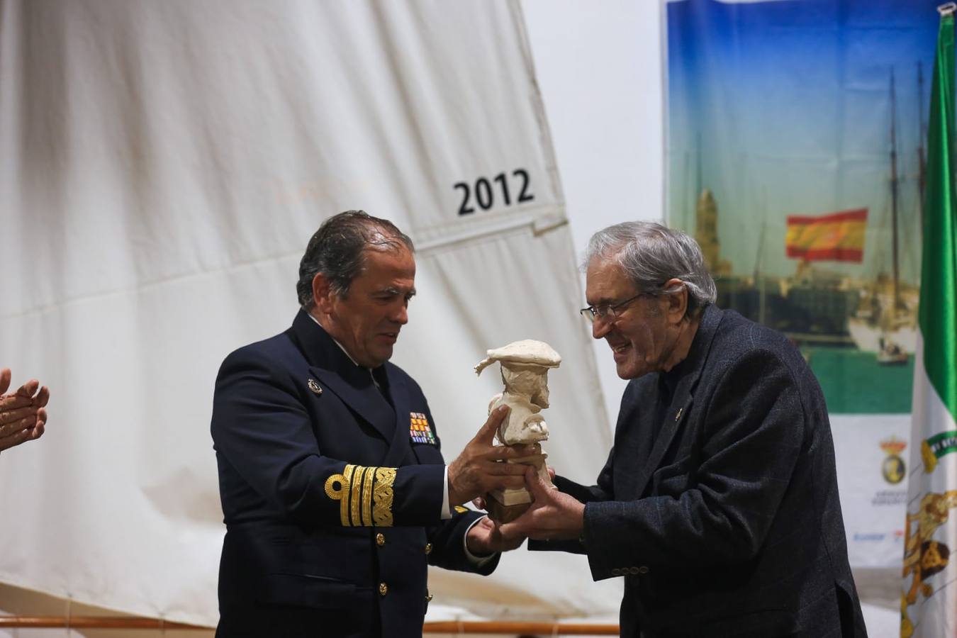 Fotos: El navegante británico Jimmy Cornell recibe el premio Juan Sebastián Elcano en Cádiz