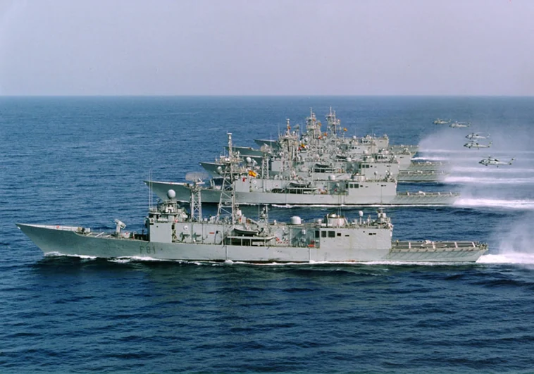 La Armada se adiestra realizando ejercicios de Escuadrilla junto con el Ejército del Aire y del Espacio