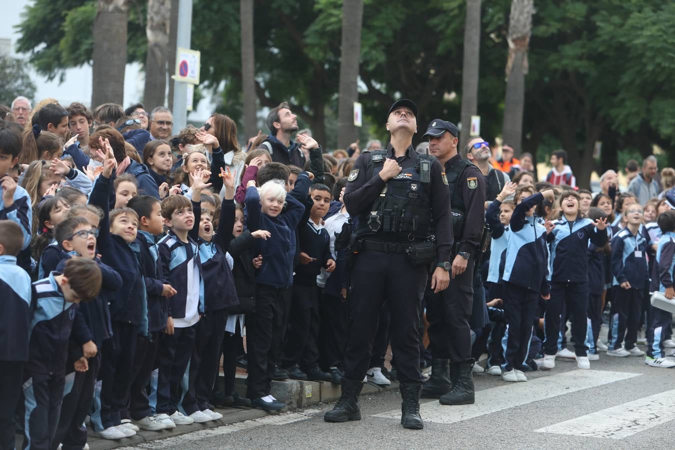 Fotos: Exhibición de los cuerpos de seguridad con motivo del Día Internacional del Niño