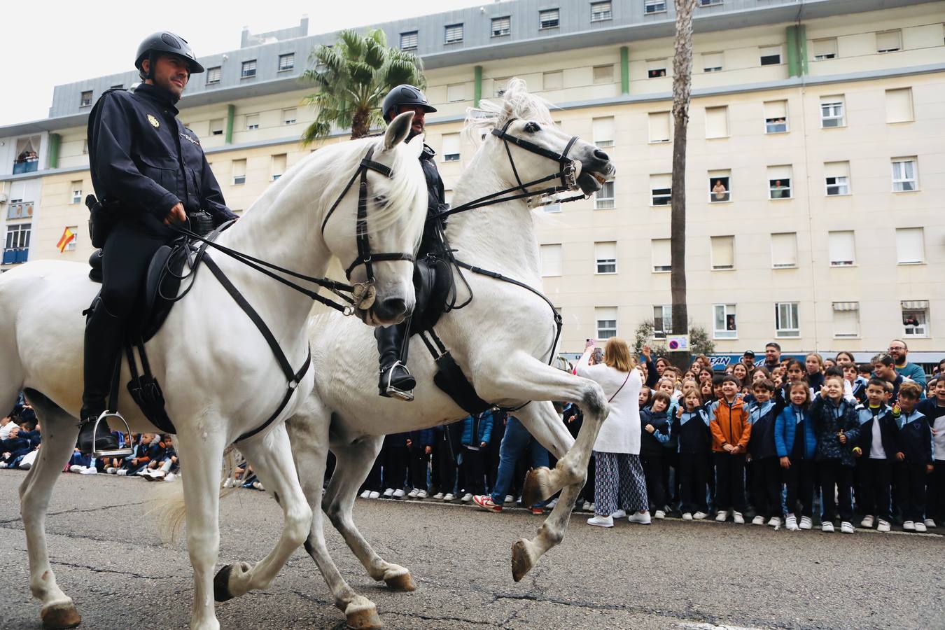 Fotos: Exhibición de los cuerpos de seguridad con motivo del Día Internacional del Niño