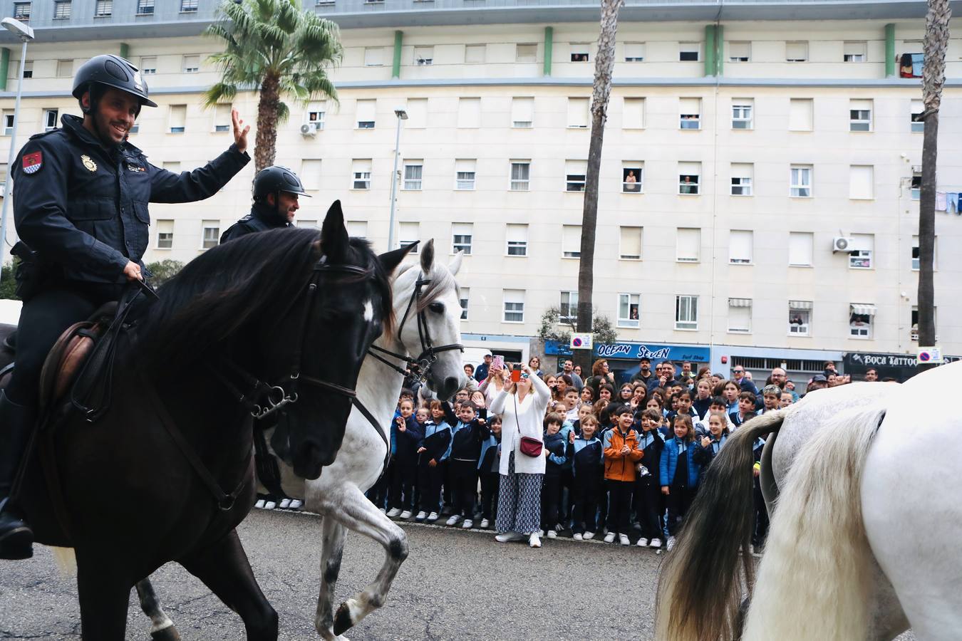 Fotos: Exhibición de los cuerpos de seguridad con motivo del Día Internacional del Niño