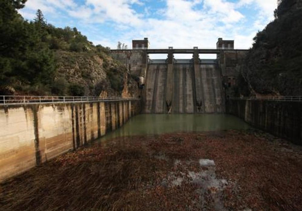 Las reservas gaditanas siguen a los niveles más bajos en los últimos 25 años.