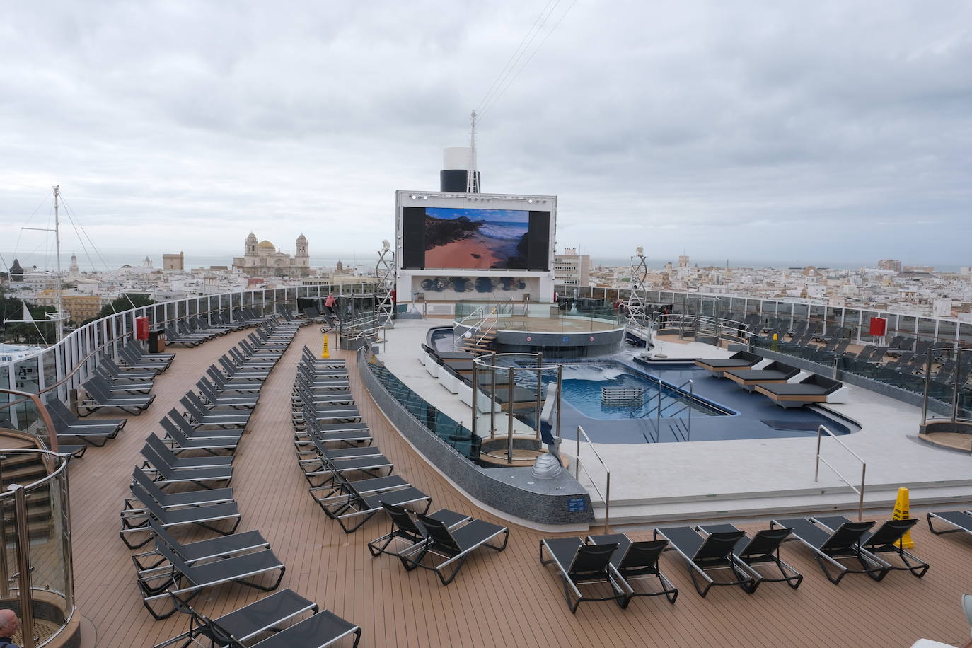 Así es el nuevo MSC Seascape que visita Cádiz antes de su estreno en Nueva York