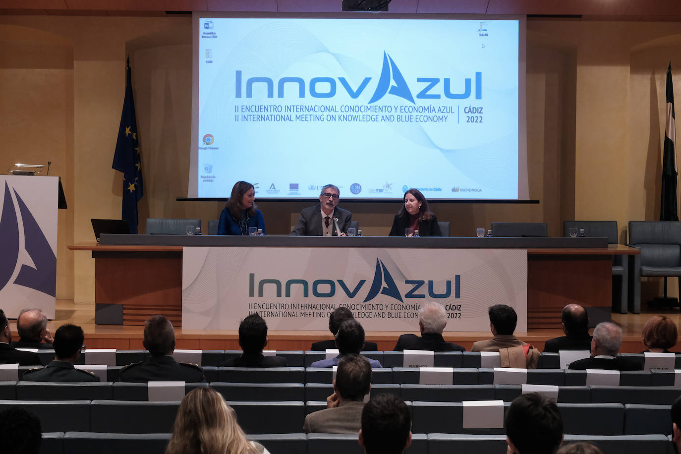 Fotos: Así ha sido el primer día del II Encuentro Internacional de Conocimiento y Economía Azu